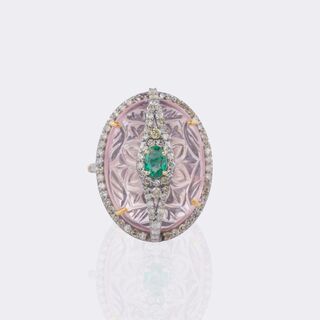 Rosenquarz Cameo Ring mit Brillanten und Smaragd Besatz