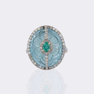 Aquamarin Cameo Ring mit Brillanten und Smaragd-Besatz