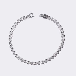 Fein-weißes Tennisarmband