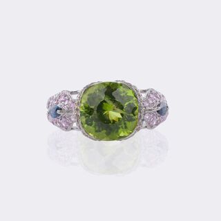 Peridot Ring mit farbigen Saphir- und Brillant Besatz