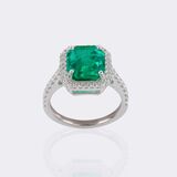 Vivid Emerald Ring with Diamonds - image 3