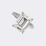 Hochkarätiger Solitär Ring mit Emerald Cut Diamant - Bild 1