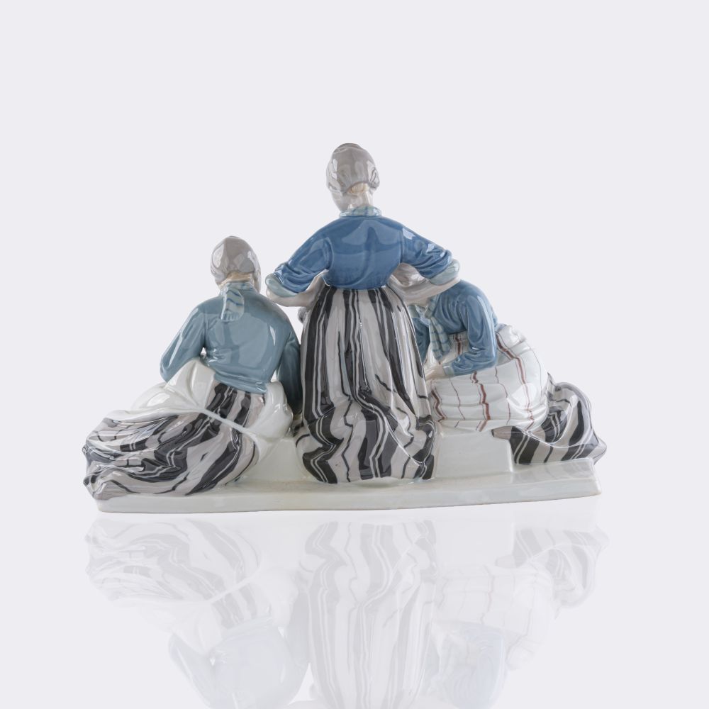 Three Dutch girls playing - image 3