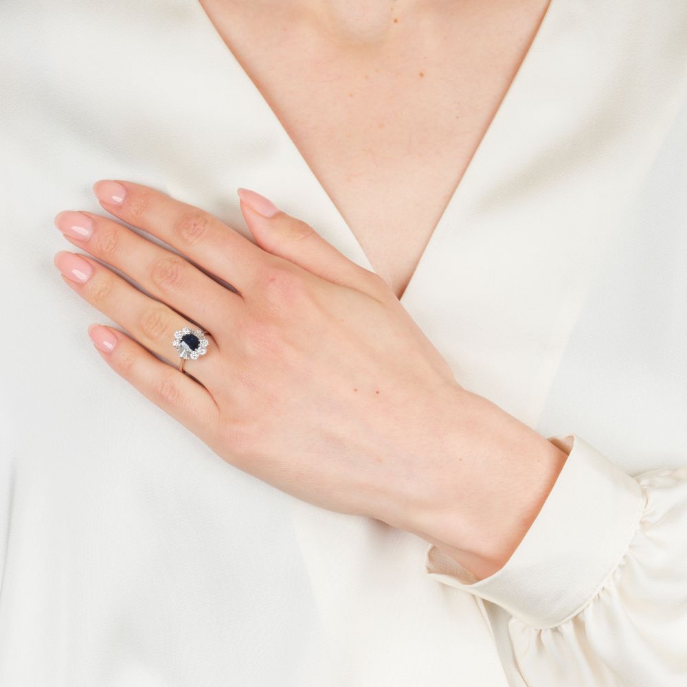 Sapphire ring with diamonds - image 3