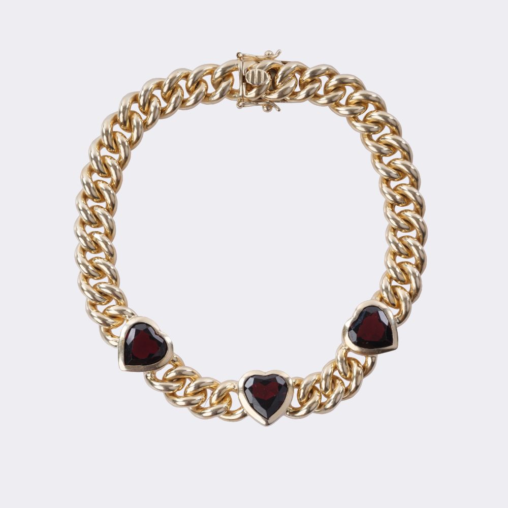Gold curb bracelet with garnet trim 'Heart'