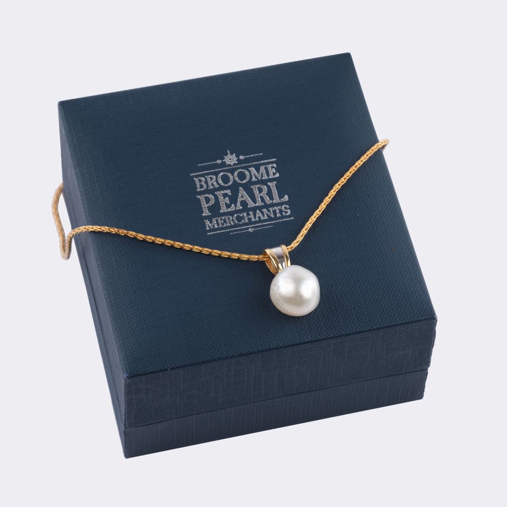 South Sea Pearl Pendant on Chain - image 3