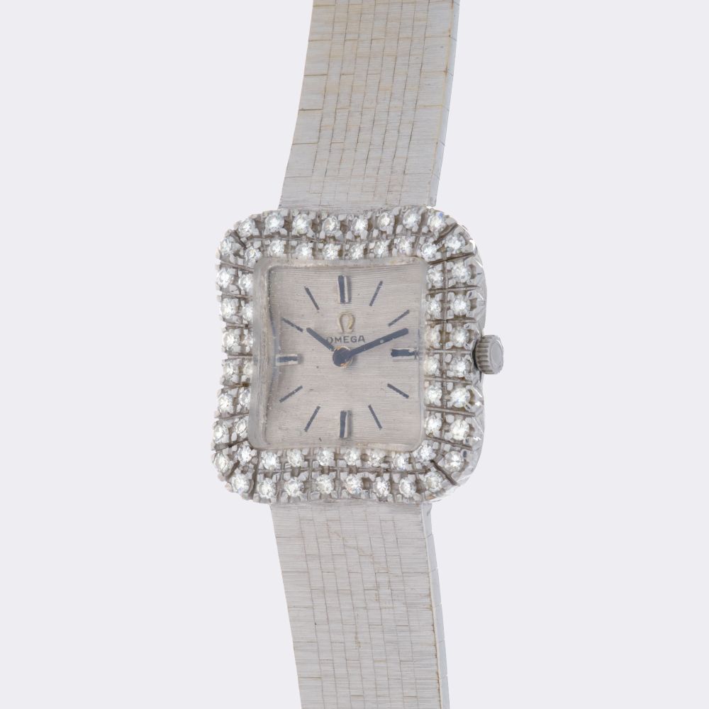 Elegant Women's Wristwatch with Diamonds - image 2
