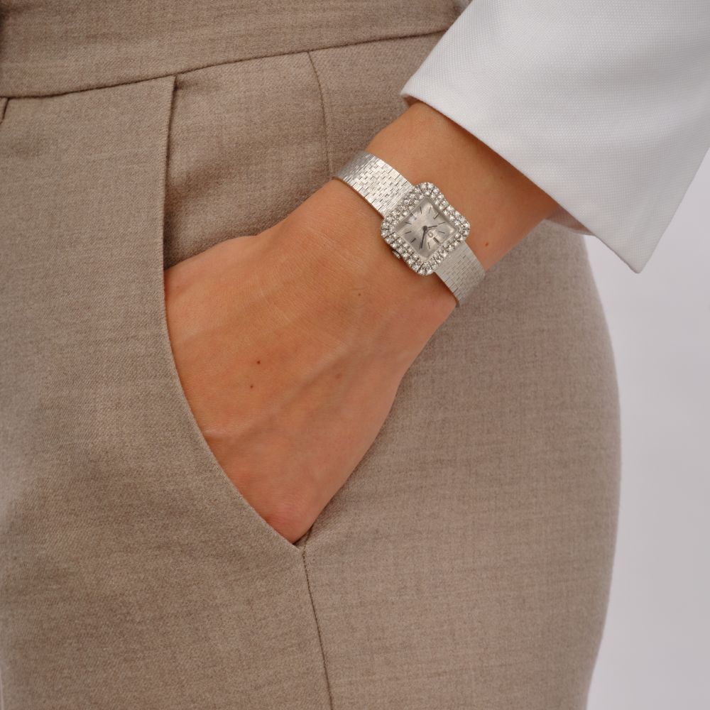 Elegant Women's Wristwatch with Diamonds - image 4