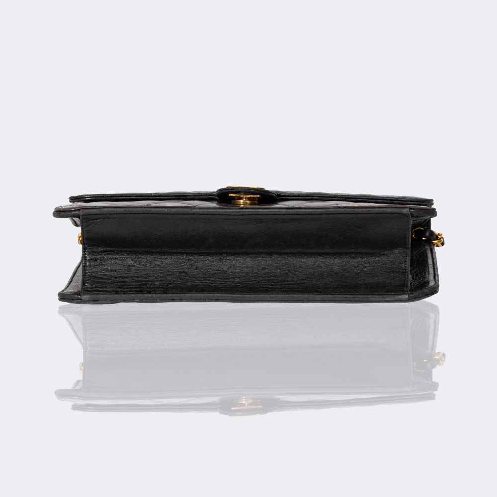 Classic Flap Bag Medium - image 4