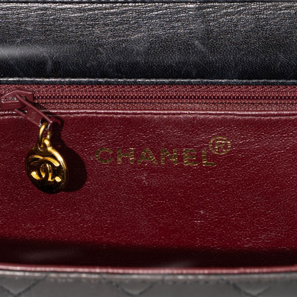 Classic Flap Bag Medium - image 5