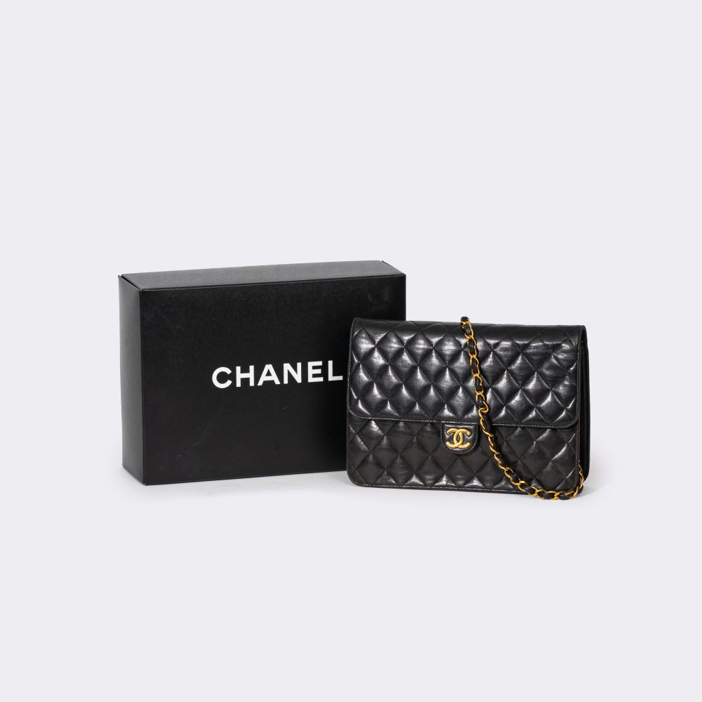 Classic Flap Bag Medium - image 6