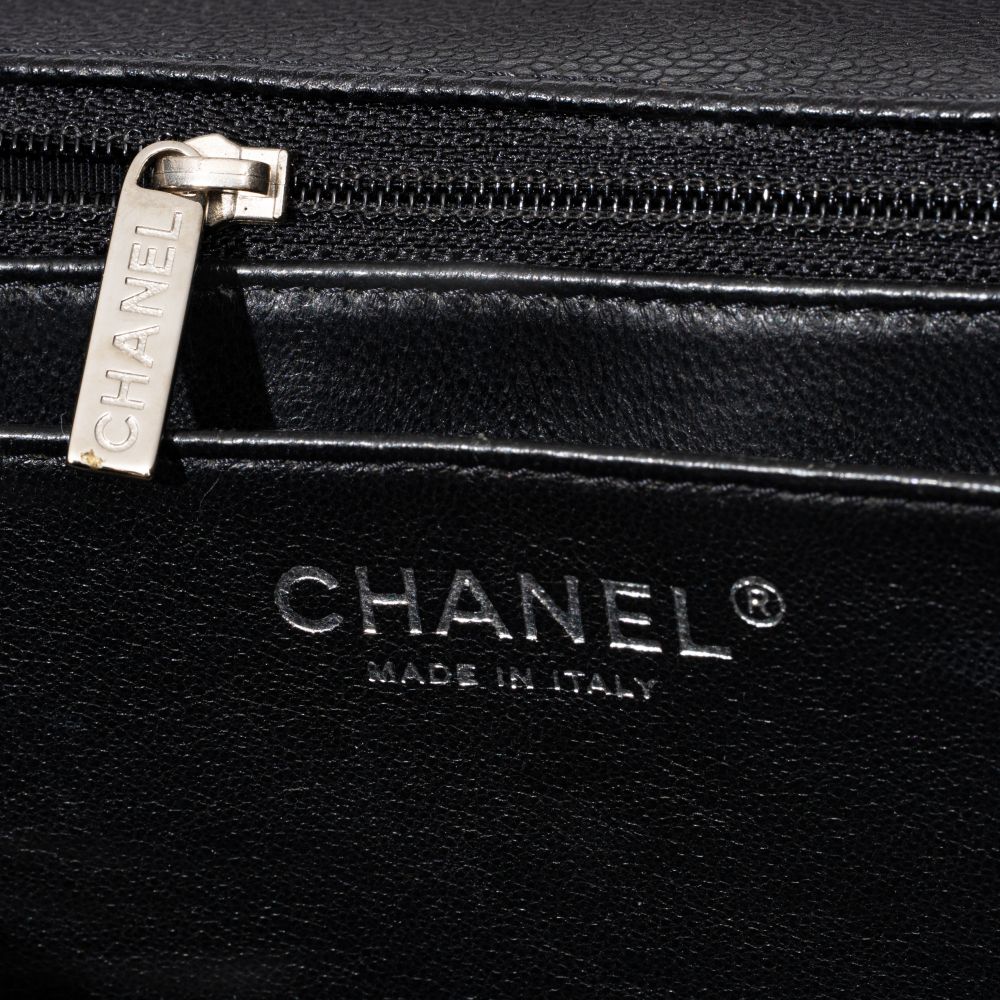 Classic Flap Bag Maxi - image 5
