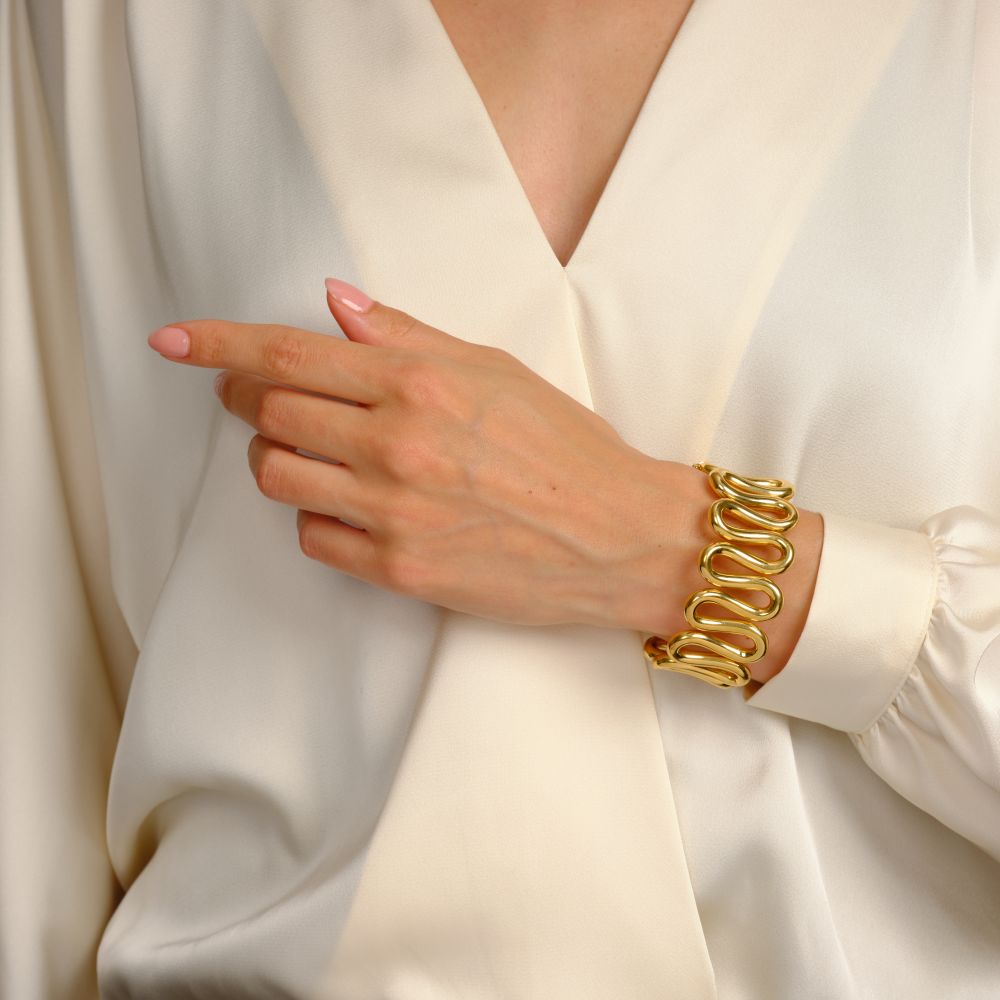 Gold bangle 'Wave' - image 2