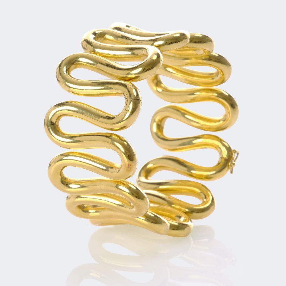 Gold bangle 'Wave' - image 3