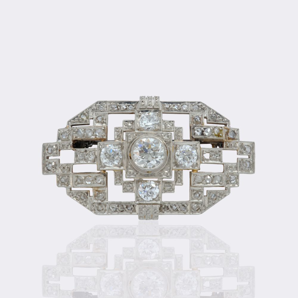 Art Deco brooch with diamonds