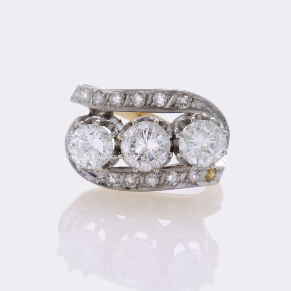 Vintage Diamond Ring with 3 Solitaires Diamonds