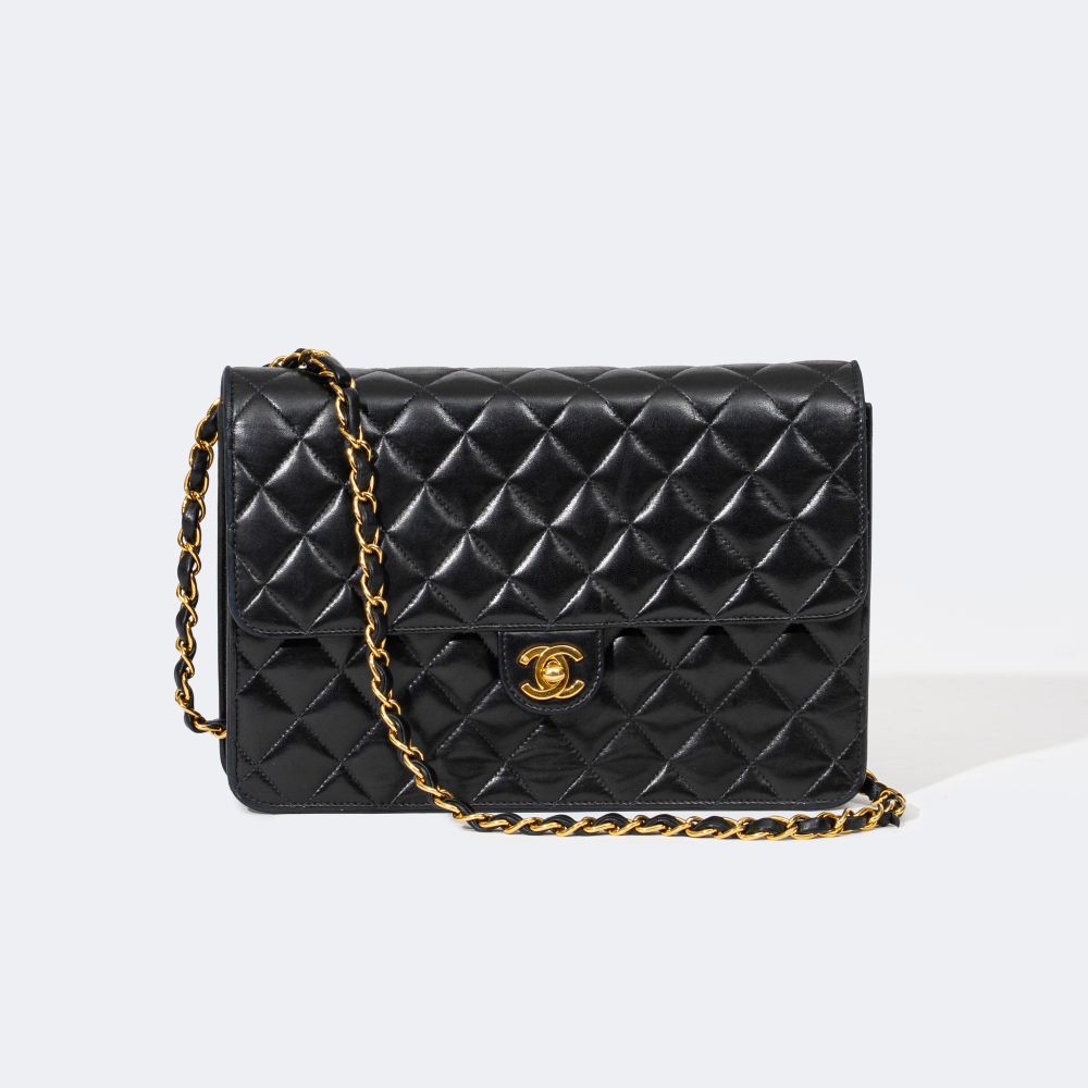 Classic Flap Bag Medium - image 2