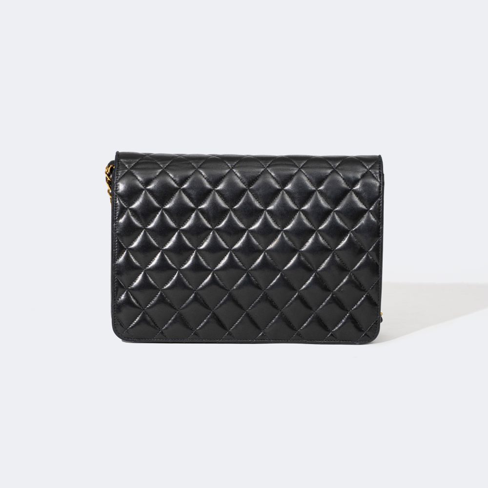 Classic Flap Bag Medium - image 4