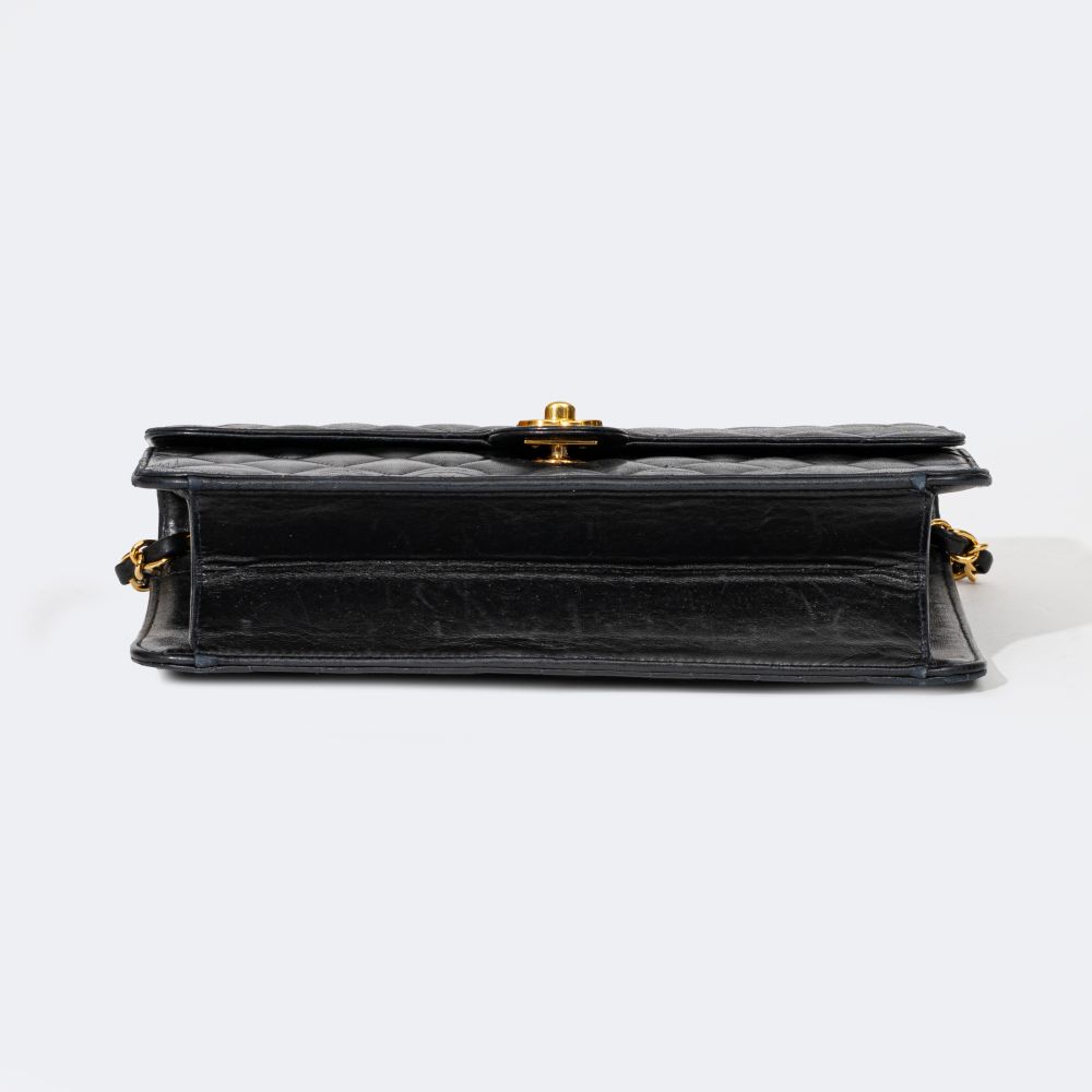 Classic Flap Bag Medium - image 5