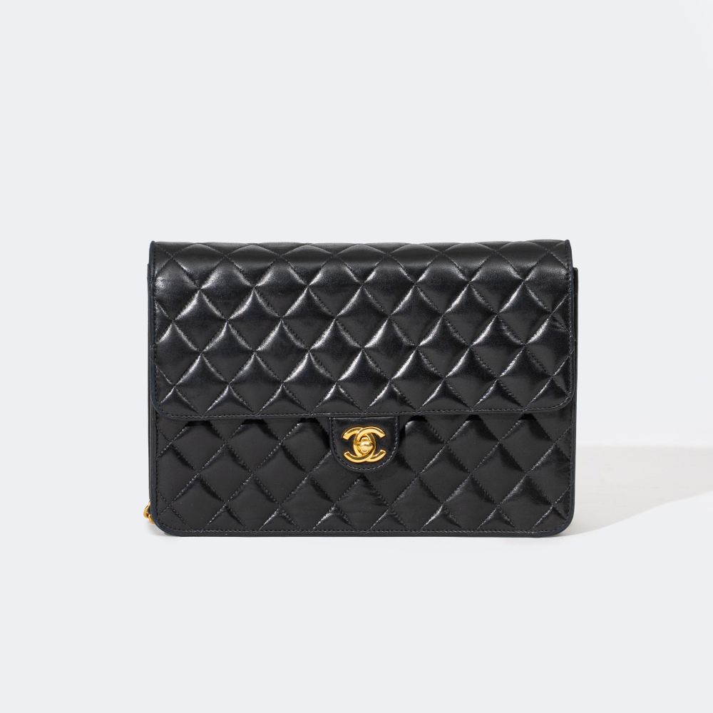 Classic Flap Bag Medium - image 8