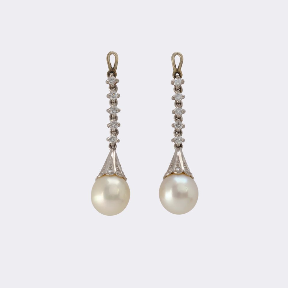 Pair of earrings with pearls and diamonds