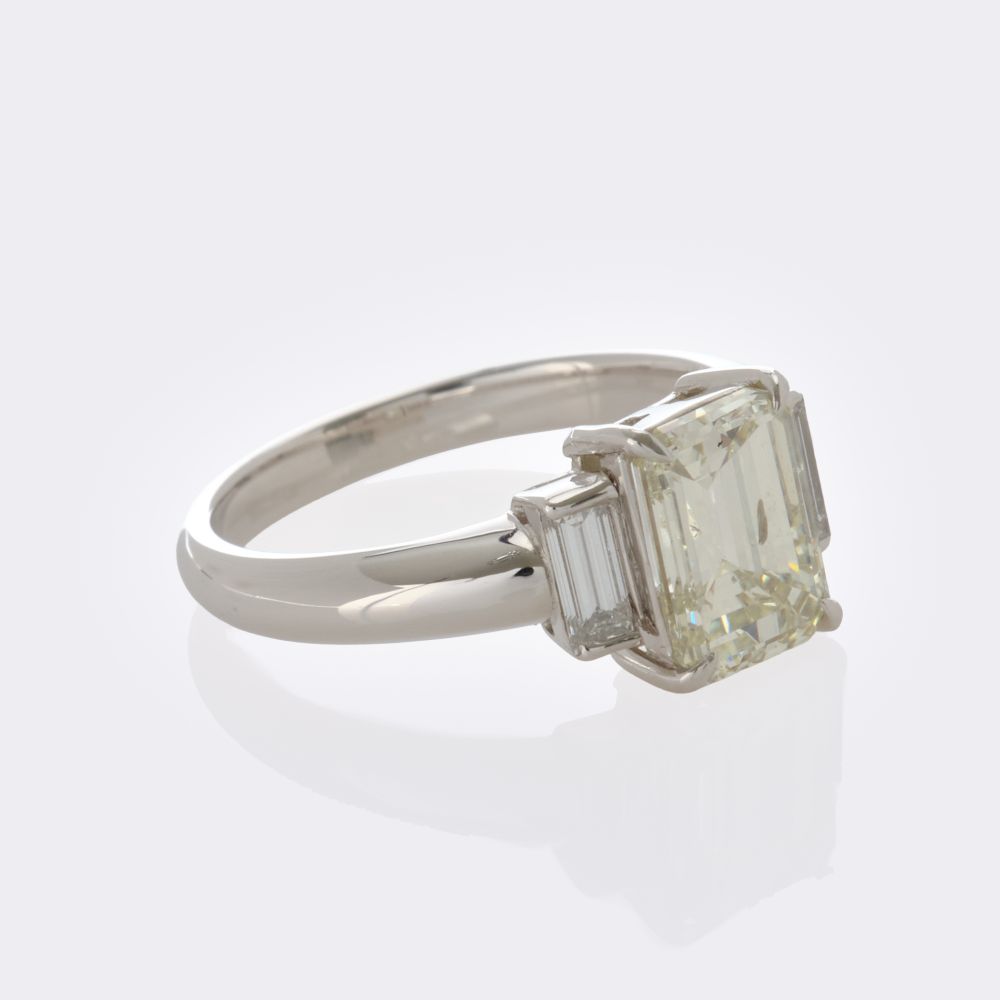 Diamond Ring in Emerald Cut - image 3