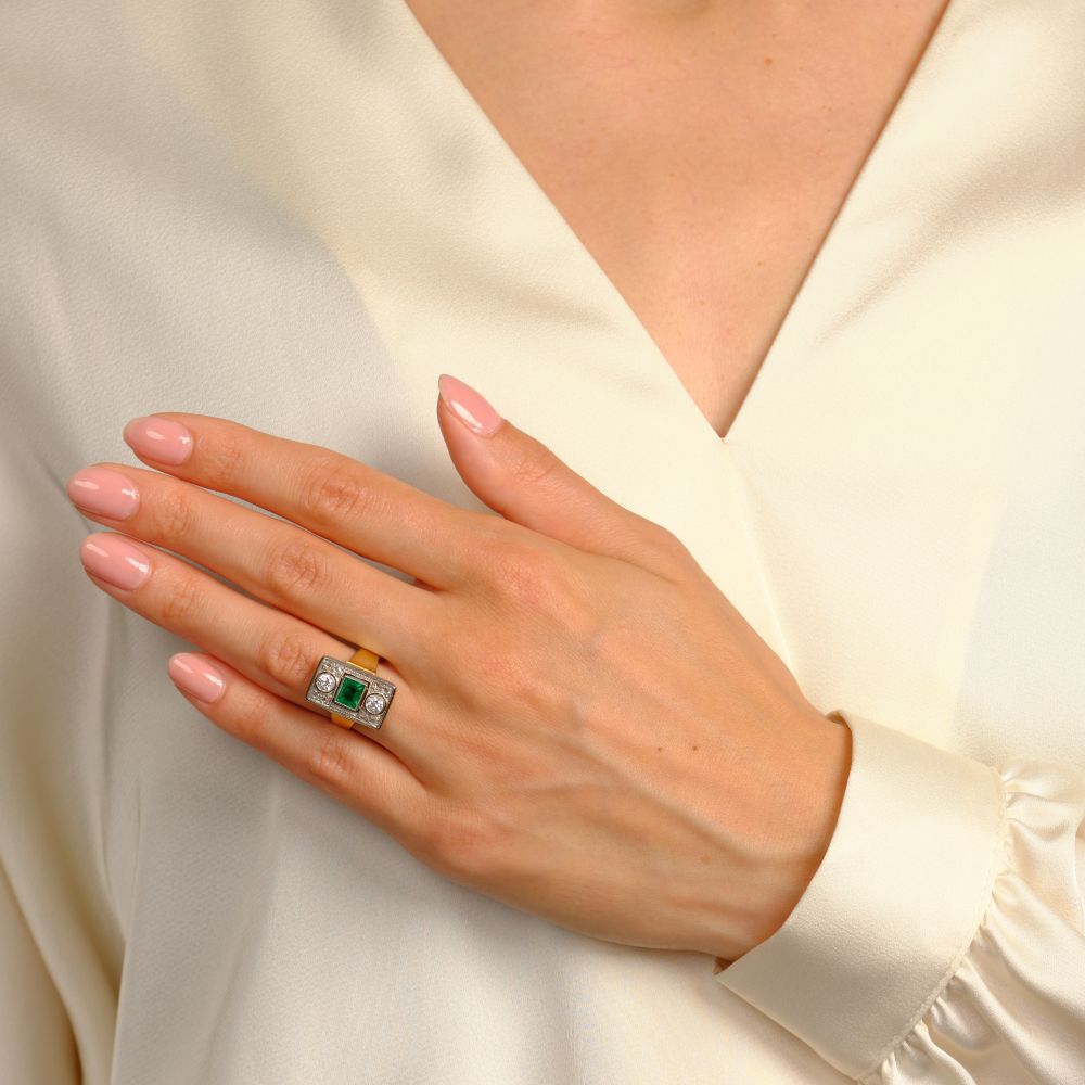 Art Deco Emerald Diamond Ring - image 3