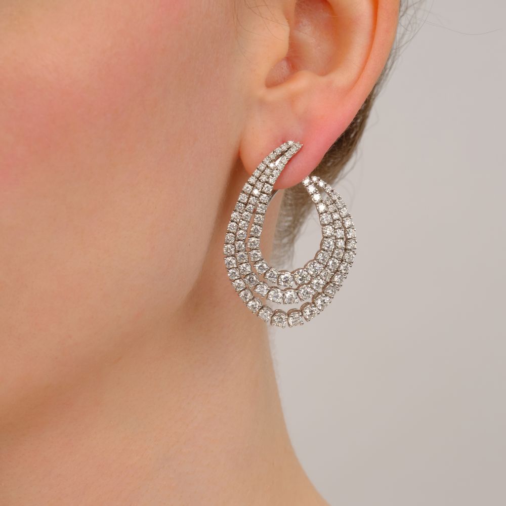 Pair of high-carat Diamond Earrings - image 2