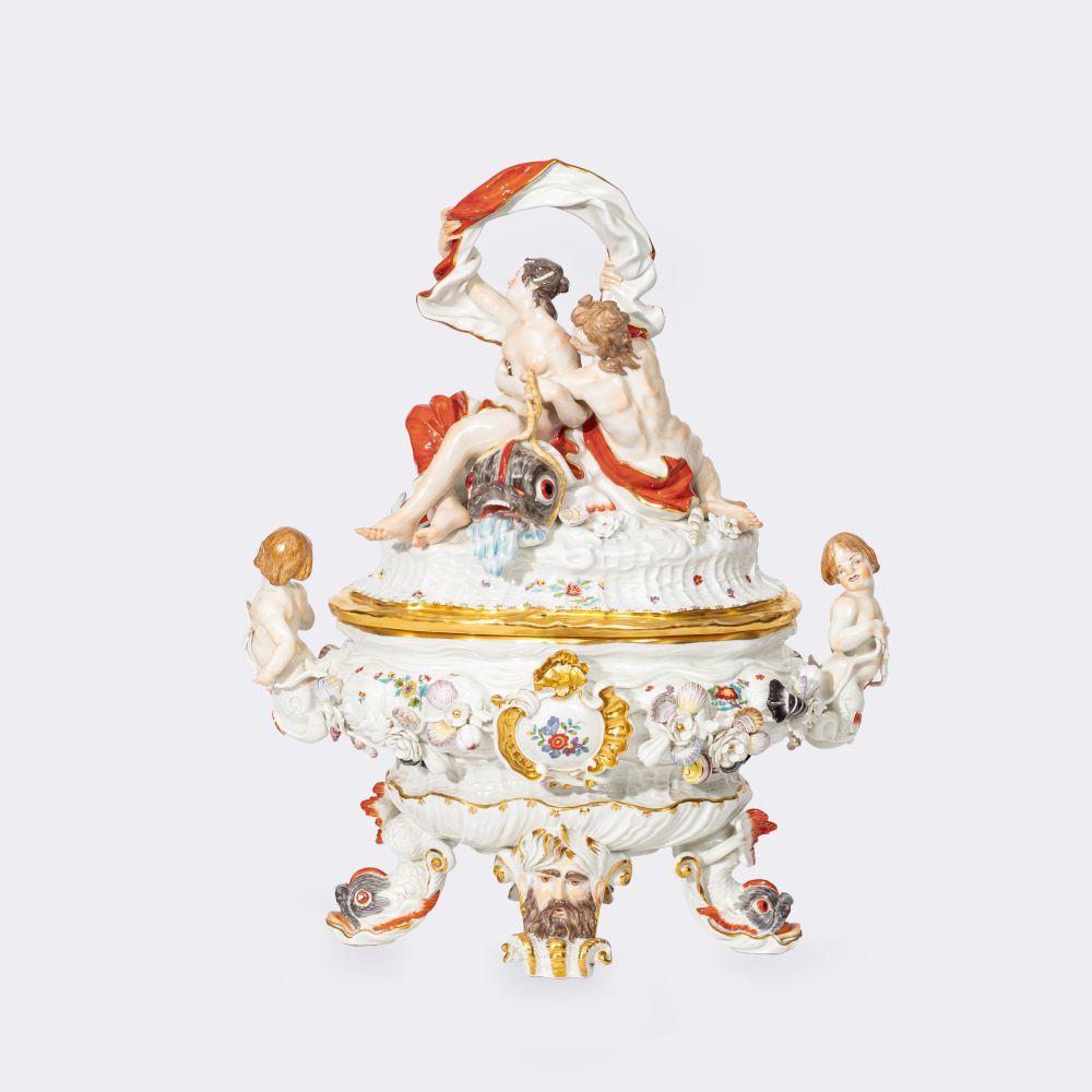 Magnificent lidded tureen from the swan service with Acis and Galatea - image 2