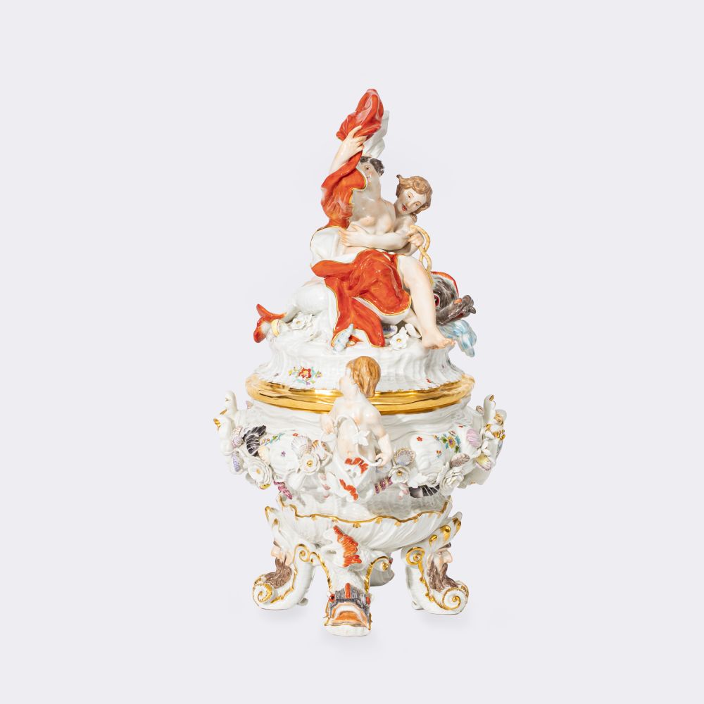 Magnificent lidded tureen from the swan service with Acis and Galatea - image 3
