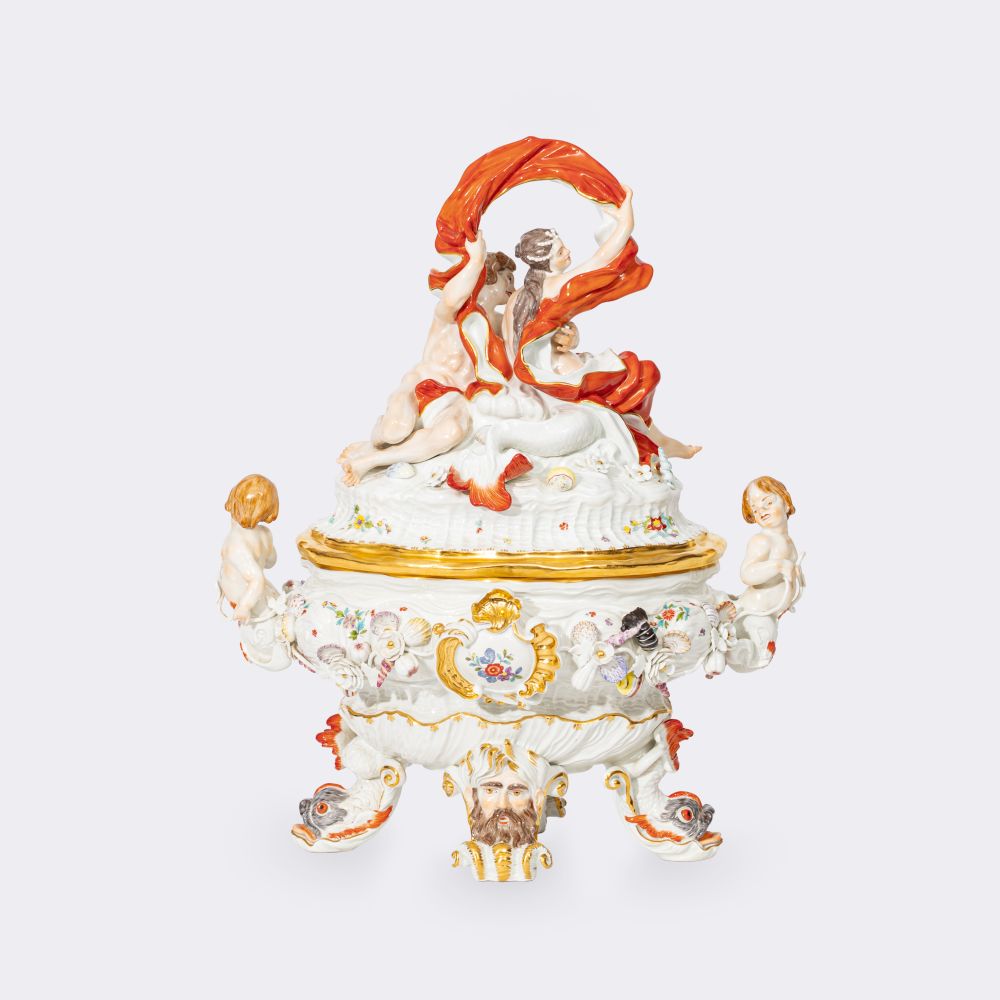 Magnificent lidded tureen from the swan service with Acis and Galatea - image 4