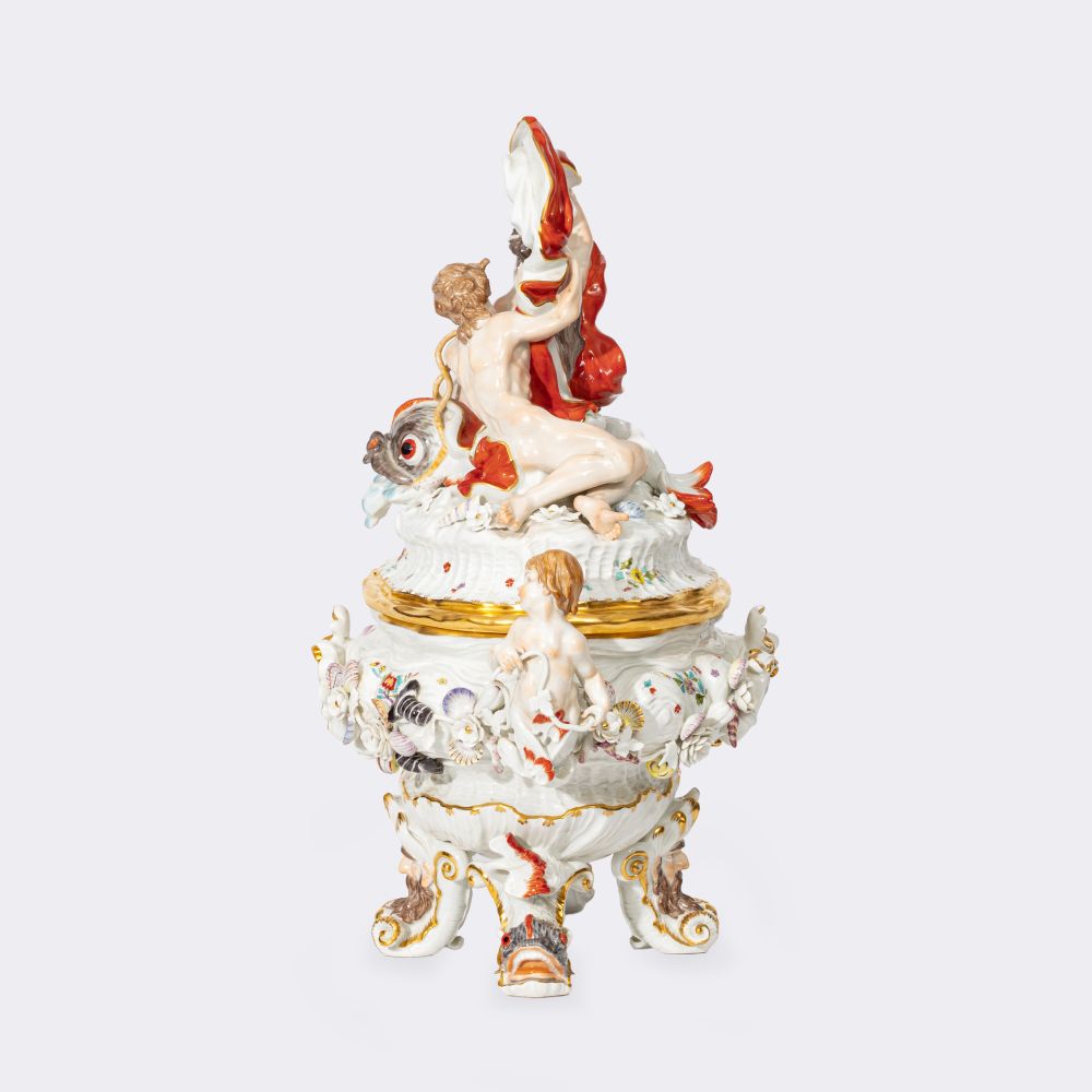 Magnificent lidded tureen from the swan service with Acis and Galatea - image 5