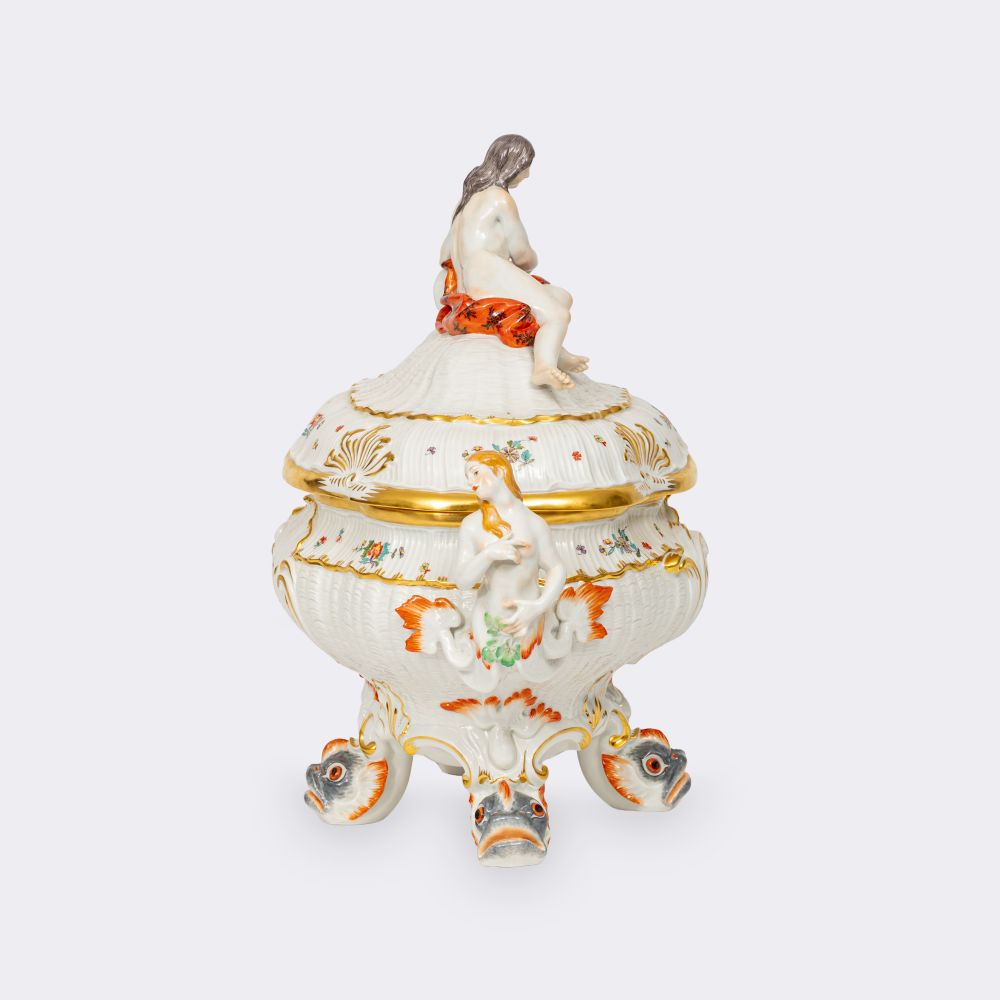 Magnificent lidded tureen from the swan service with nymph - image 4