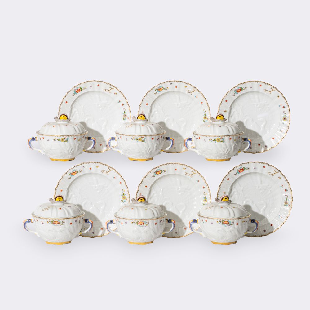 Johann Joachim Kaendler - Set of 12 soup bowls with lids from the swan service