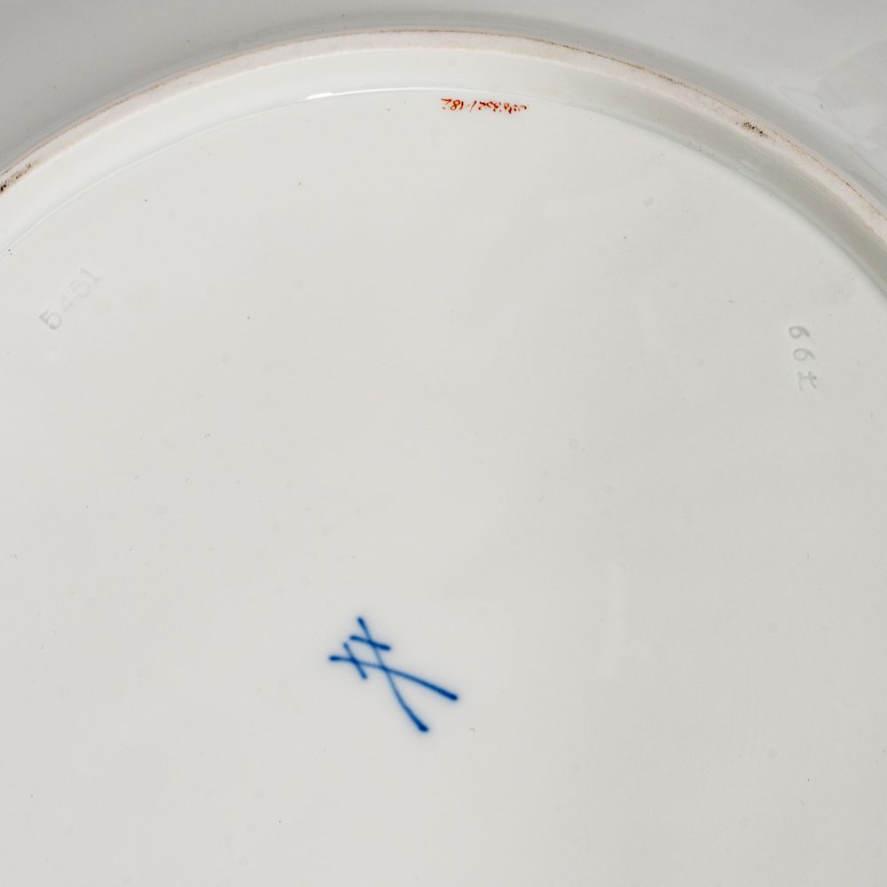 Round serving plate from the Swan service - image 2