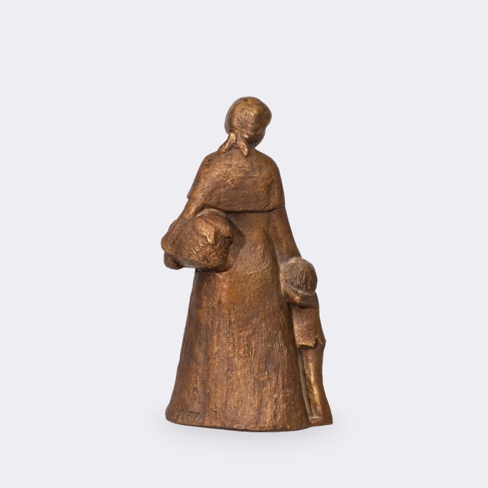 Pregnant woman with child - image 2