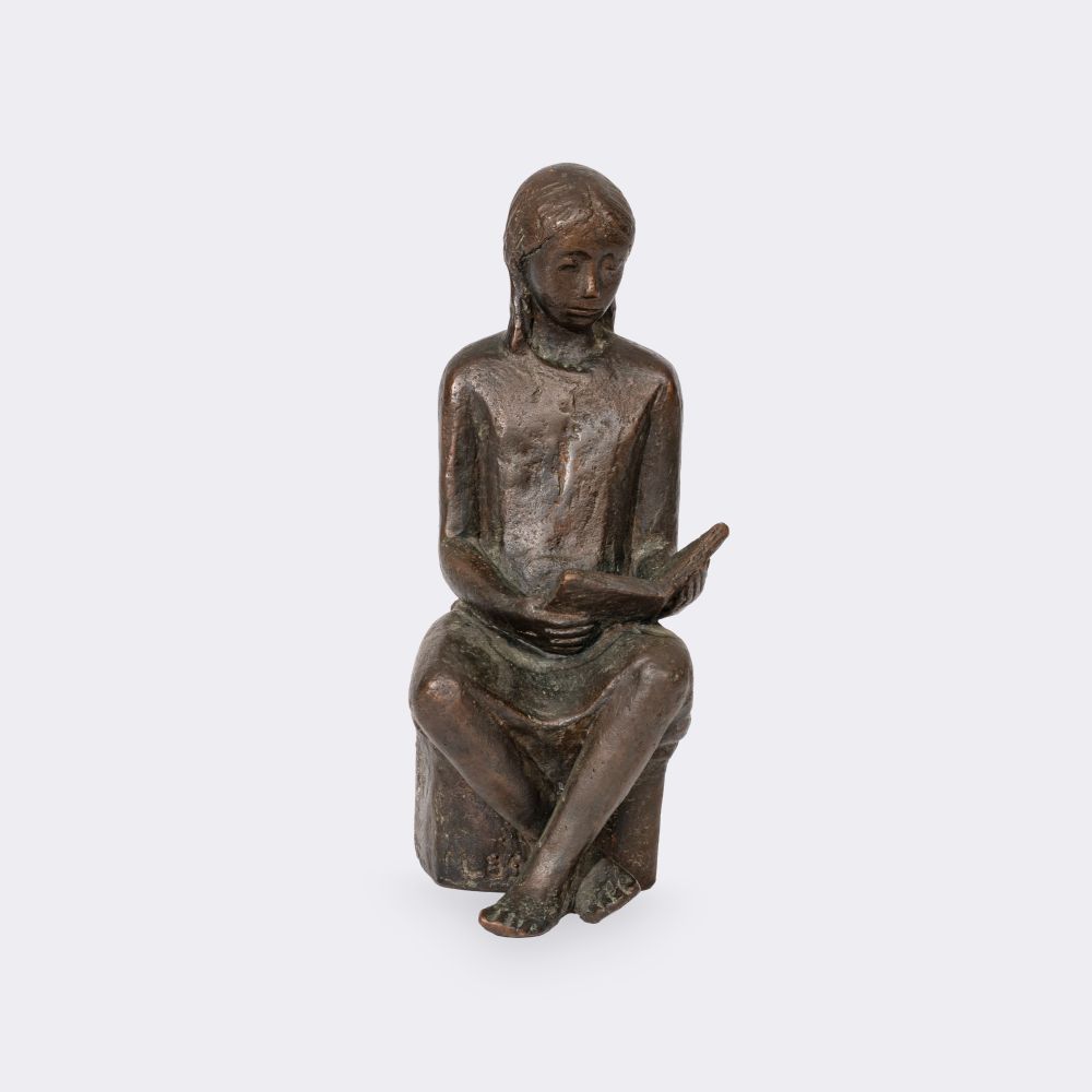 Girl reading - image 2