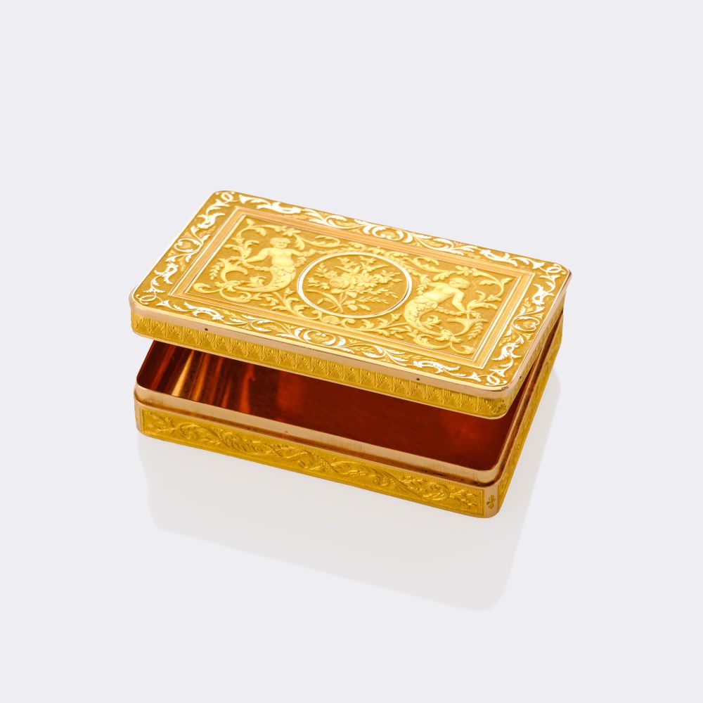 Viennese Gold Tabatère with Classicist Grotesques - image 2