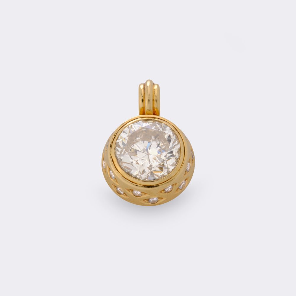 Highcarat Solitaire Diamond Pendant - image 2