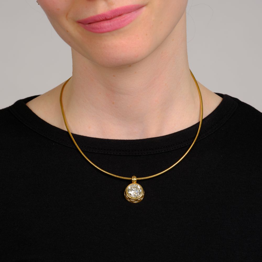 Highcarat Solitaire Diamond Pendant - image 5