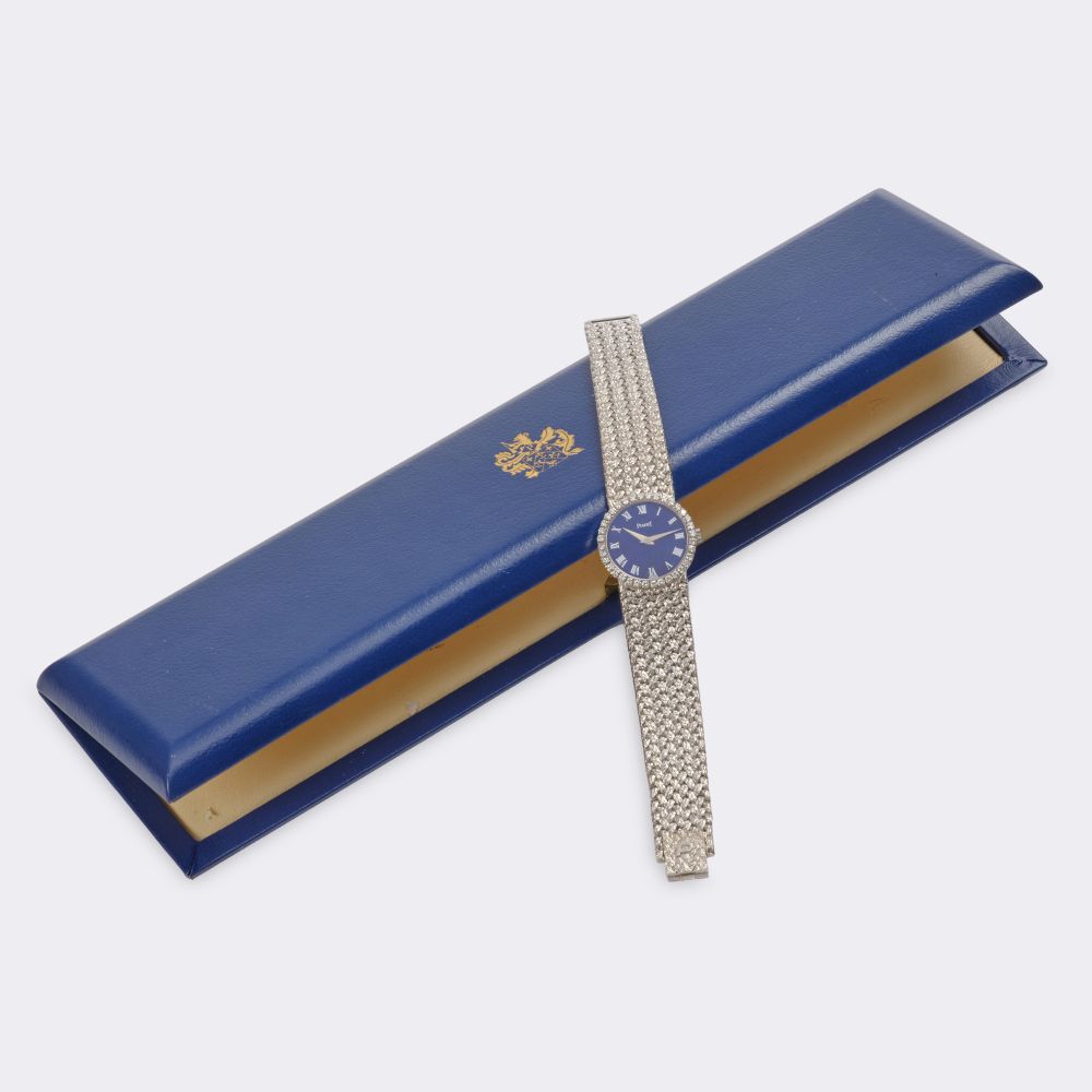 Exquisite Women's Wristwatch with Diamonds - image 5