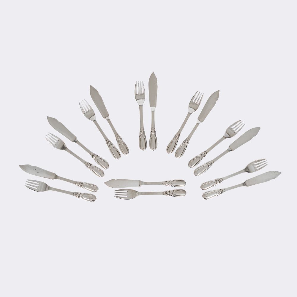  Horsens Sølvvarefabrik, gegr. 1904 in Horsens (Dänemark) - Extensive dining cutlery 'Karina' for 8 persons