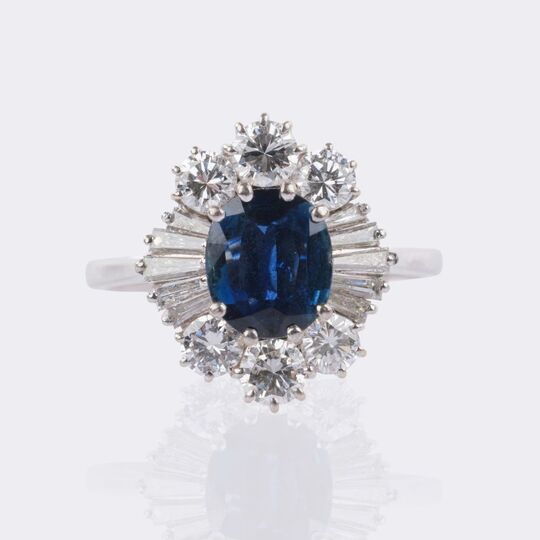 Sapphire ring with diamonds