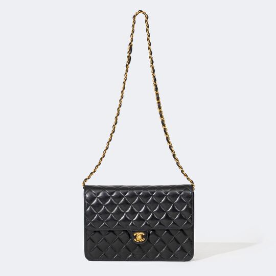  Chanel - Classic Flap Bag Medium