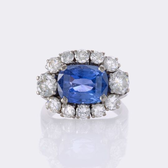 Juwelier Wilm - Natural Ceylon Sapphire Ring with Diamonds
