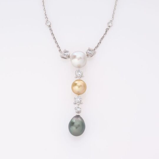  Cartier - Diamond Pearl Necklace
