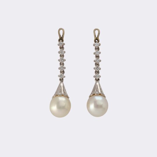 Pair of earrings with pearls and diamonds
