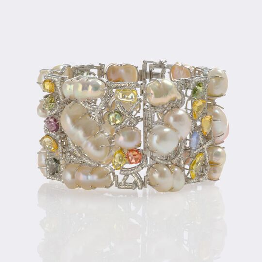 Exceptional pearl bracelet with multi-colored sapphires and brilliant-cut diamonds