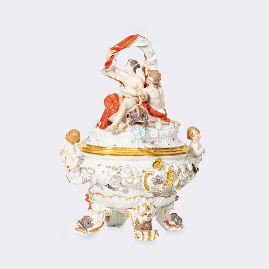 Johann Joachim Kaendler - Magnificent lidded tureen from the swan service with Acis and Galatea