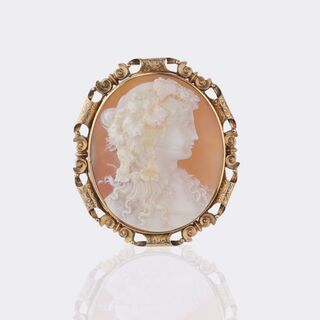  - Large antique Cameo Brooch 'Bacchantin'